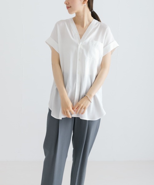 URBAN RESEARCH(アーバンリサーチ)の「ブロードカラーレスハーフスリーブブラウス(Tシャツ/カットソー・レディース・オフホワイト/ブラック/ブルー系その他・FREE)」の6枚目の写真