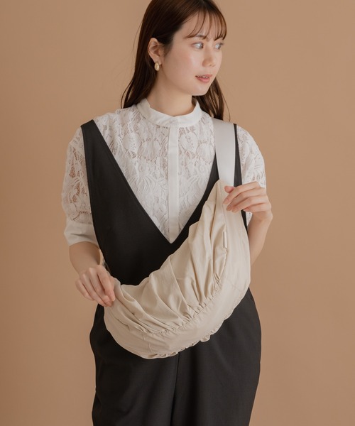 KATHARINE ROSS（キャサリンロス）の「【KATHARINE ROSS】【WEB限定】ワイドベルトショルダーバッグ（ショルダーバッグ・レディース・ブラック/アイボリー/カーキ・MEDIUM）」の2枚目の写真