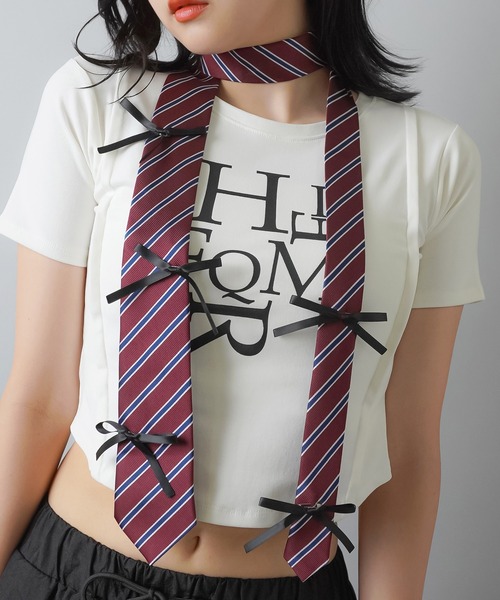 SPINNS（スピンズ）の「リボン付ラインネクタイ（ネクタイ・レディース・ブラウン/レッド/ネイビー・ONESIZE）」の3枚目の写真