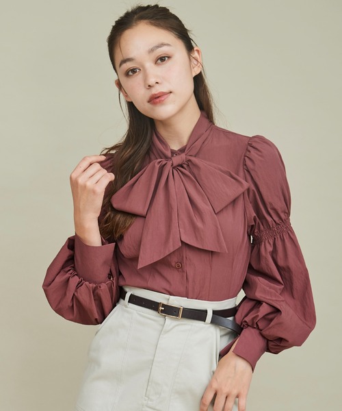 31 Sons de mode（トランテアン　ソン　ドゥ　モード）の「タックボディパフスリボウタイブラウス（シャツ/ブラウス・レディース・オフホワイト/チャコールグレー/ライトグレー/ワイン・フリー）」の4枚目の写真