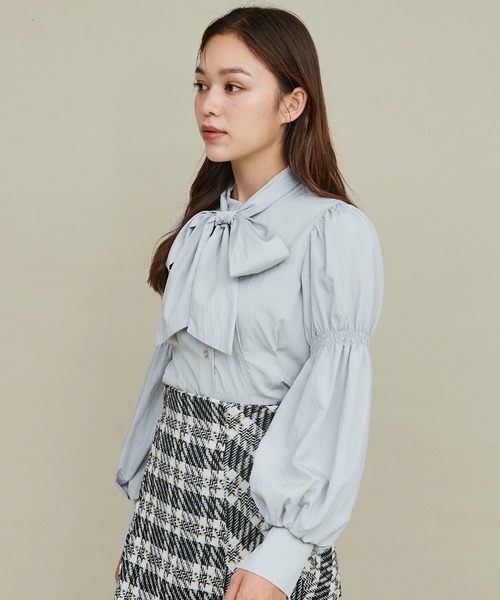 31 Sons de mode（トランテアン　ソン　ドゥ　モード）の「タックボディパフスリボウタイブラウス（シャツ/ブラウス・レディース・オフホワイト/チャコールグレー/ライトグレー/ワイン・フリー）」の12枚目の写真