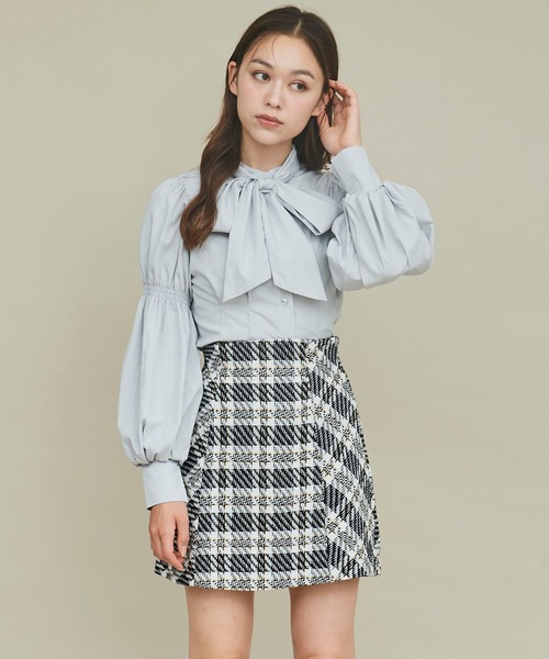 31 Sons de mode（トランテアン　ソン　ドゥ　モード）の「タックボディパフスリボウタイブラウス（シャツ/ブラウス・レディース・オフホワイト/チャコールグレー/ライトグレー/ワイン・フリー）」の16枚目の写真