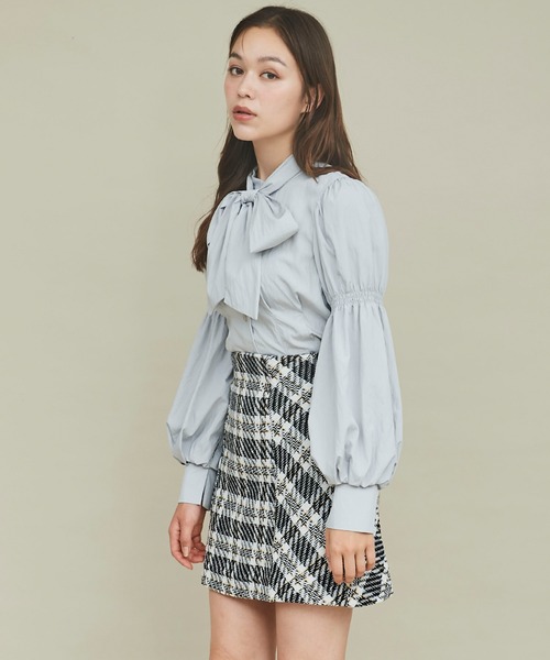 31 Sons de mode（トランテアン　ソン　ドゥ　モード）の「タックボディパフスリボウタイブラウス（シャツ/ブラウス・レディース・オフホワイト/チャコールグレー/ライトグレー/ワイン・フリー）」の17枚目の写真