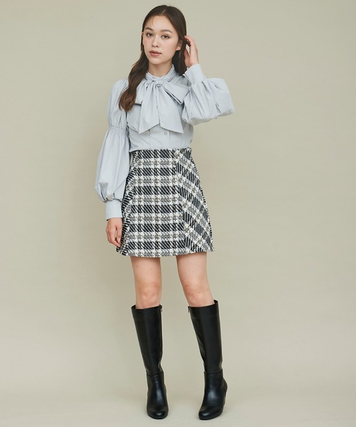 31 Sons de mode（トランテアン　ソン　ドゥ　モード）の「タックボディパフスリボウタイブラウス（シャツ/ブラウス・レディース・オフホワイト/チャコールグレー/ライトグレー/ワイン・フリー）」の18枚目の写真