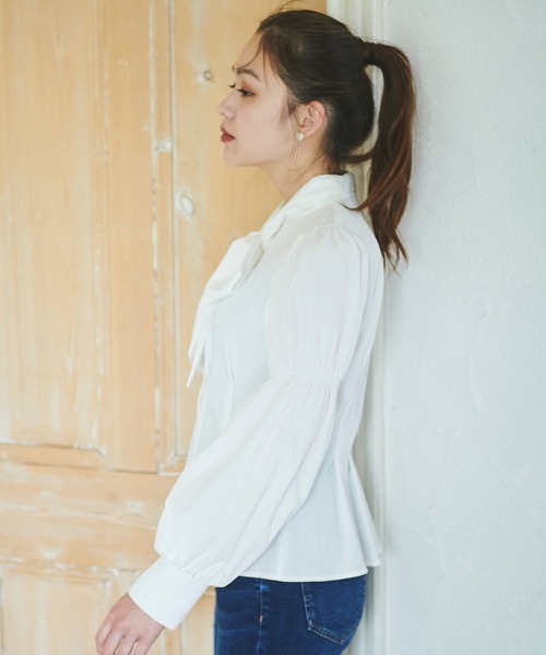 31 Sons de mode（トランテアン　ソン　ドゥ　モード）の「タックボディパフスリボウタイブラウス（シャツ/ブラウス・レディース・オフホワイト/チャコールグレー/ライトグレー/ワイン・フリー）」の7枚目の写真