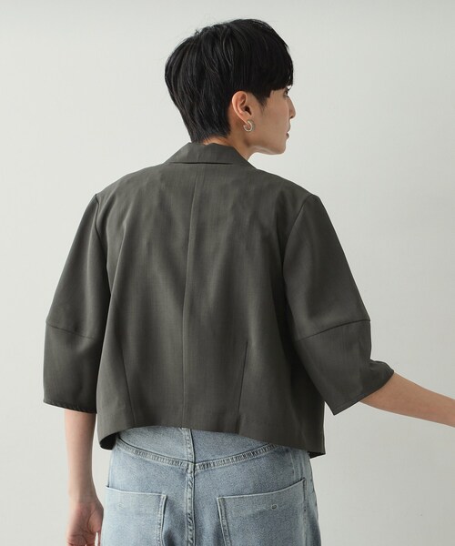 OPAQUE.CLIP（オペークドットクリップ）の「◆ランタンスリーブテーラードジャケット【洗濯機洗い可】（テーラードジャケット・レディース・ベージュ/チャコールグレー・38/40/42）」の3枚目の写真