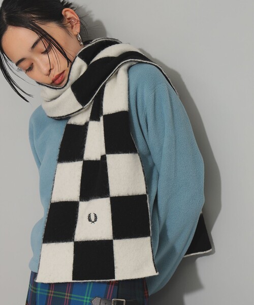 FRED PERRY(フレッドペリー)の「FRED PERRY / Chequerboard Lambswool Scarf(マフラー・レディース・オフホワイト/ブラウン・ONE SIZE)」の2枚目の写真