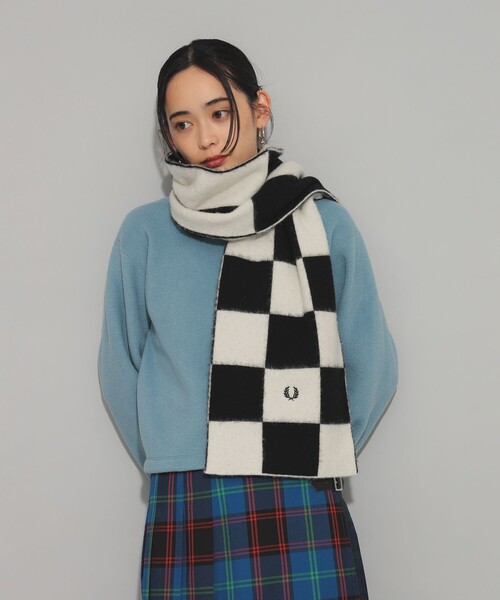 FRED PERRY(フレッドペリー)の「FRED PERRY / Chequerboard Lambswool Scarf(マフラー・レディース・オフホワイト/ブラウン・ONE SIZE)」の16枚目の写真