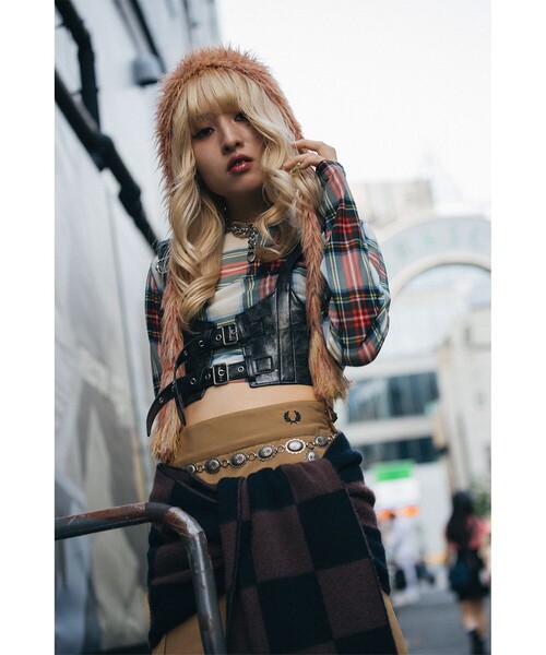 FRED PERRY(フレッドペリー)の「FRED PERRY / Chequerboard Lambswool Scarf(マフラー・レディース・オフホワイト/ブラウン・ONE SIZE)」の11枚目の写真