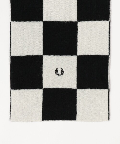 FRED PERRY(フレッドペリー)の「FRED PERRY / Chequerboard Lambswool Scarf(マフラー・レディース・オフホワイト/ブラウン・ONE SIZE)」の7枚目の写真