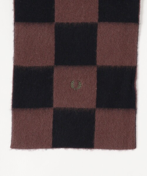 FRED PERRY(フレッドペリー)の「FRED PERRY / Chequerboard Lambswool Scarf(マフラー・レディース・オフホワイト/ブラウン・ONE SIZE)」の3枚目の写真