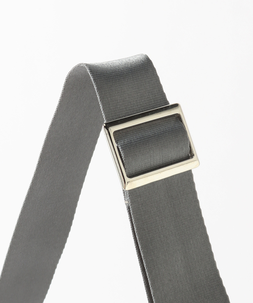 EDIFICE(エディフィス)の「Techy Sling バッグ(ショルダーバッグ・メンズ・チャコールグレー/ブラック/ベージュ・FREE)」の11枚目の写真