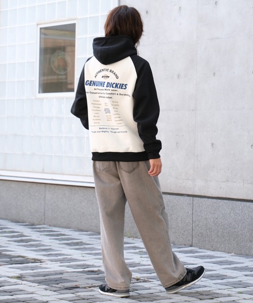 Dickies(ディッキーズ)の「【GENUINE DICKIES/ジェニュインディッキーズ】 裏起毛 バック デザイン ラグラン プルオーバー パーカー(パーカー・メンズ・ブラック/ブルー/グリーン・M/L/XL)」の8枚目の写真