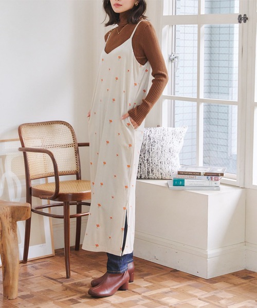 KOBE LETTUCE（コウベレタス）の「刺繍ベロアワンピース（ワンピース・レディース・アイボリー/ブラック/ダークブラウン・M）」の4枚目の写真