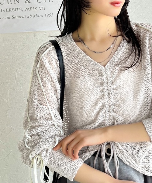 mily bilet(ミウィビレット)の「【mily bilet】ルーズな愛らしさで魅了する。透かし編みギャザー仕様リボンプルオーバー(長袖)(ニット/セーター・レディース・ブルー/アイボリー/ブラック/グレイッシュベージュ・MEDIUM/LARGE/X-LARGE/SMALL)」の3枚目の写真