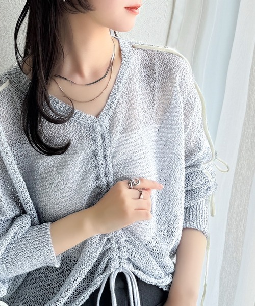 mily bilet(ミウィビレット)の「【mily bilet】ルーズな愛らしさで魅了する。透かし編みギャザー仕様リボンプルオーバー(長袖)(ニット/セーター・レディース・ブルー/アイボリー/ブラック/グレイッシュベージュ・MEDIUM/LARGE/X-LARGE/SMALL)」の4枚目の写真