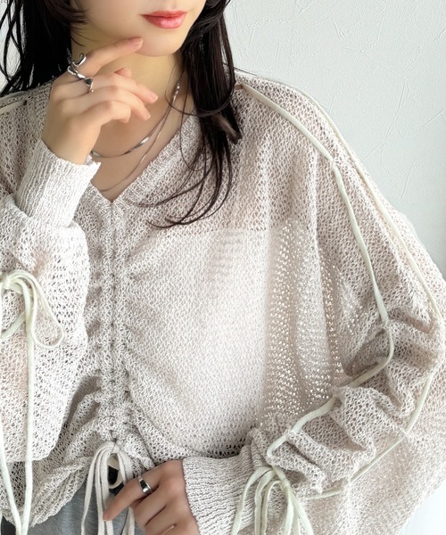 mily bilet(ミウィビレット)の「【mily bilet】ルーズな愛らしさで魅了する。透かし編みギャザー仕様リボンプルオーバー(長袖)(ニット/セーター・レディース・ブルー/アイボリー/ブラック/グレイッシュベージュ・MEDIUM/LARGE/X-LARGE/SMALL)」の6枚目の写真