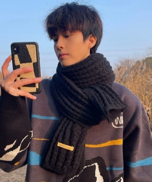 MGV（エムジーヴィー）の「シンプルロングマフラー（マフラー・メンズ・ブラック/アイボリー/ブラウン/グレー・FREE）」の8枚目の写真