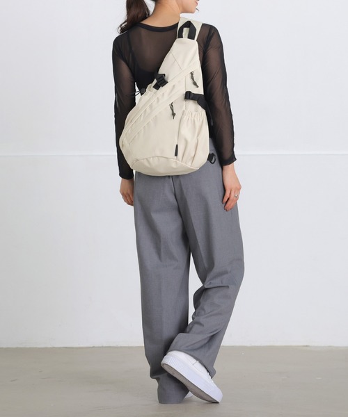 ALTROSE（アルトローズ）の「【500mlペットボトル収納可】3way リュック ボディバッグ バッグ A4 マザーズバッグ オルト（ボディバッグ/ウエストポーチ・レディース・アイボリー/カーキ/ブラック・FREE）」の4枚目の写真