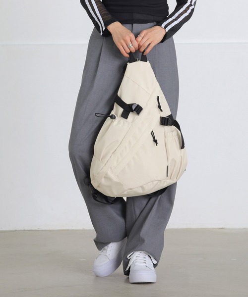 ALTROSE（アルトローズ）の「【500mlペットボトル収納可】3way リュック ボディバッグ バッグ A4 マザーズバッグ オルト（ボディバッグ/ウエストポーチ・レディース・アイボリー/カーキ/ブラック・FREE）」の5枚目の写真