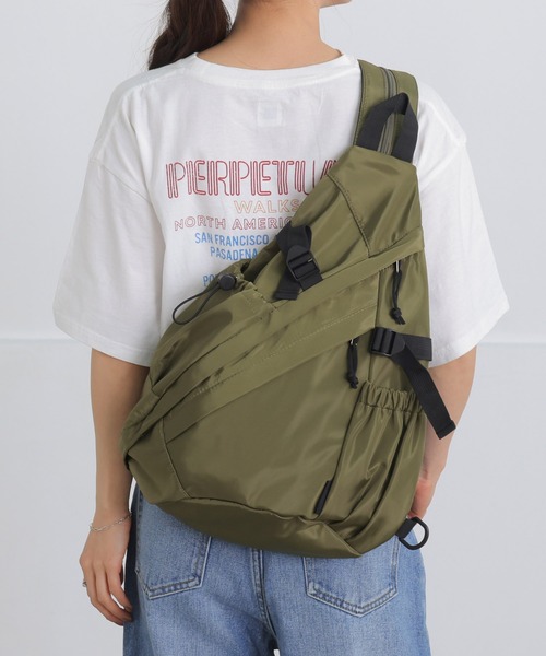 ALTROSE（アルトローズ）の「【500mlペットボトル収納可】3way リュック ボディバッグ バッグ A4 マザーズバッグ オルト（ボディバッグ/ウエストポーチ・レディース・アイボリー/カーキ/ブラック・FREE）」の6枚目の写真