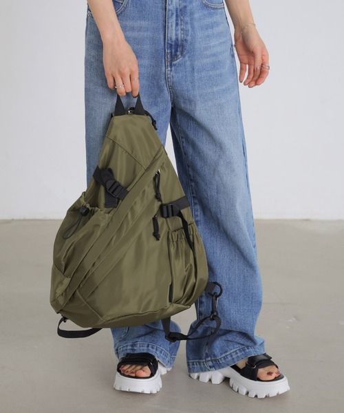 ALTROSE（アルトローズ）の「【500mlペットボトル収納可】3way リュック ボディバッグ バッグ A4 マザーズバッグ オルト（ボディバッグ/ウエストポーチ・レディース・アイボリー/カーキ/ブラック・FREE）」の12枚目の写真