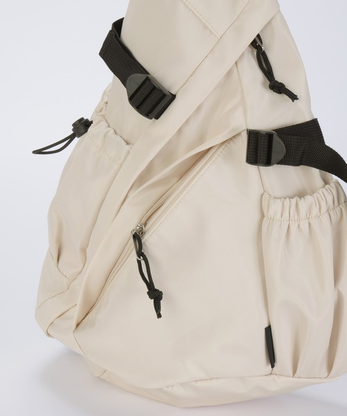 ALTROSE（アルトローズ）の「【500mlペットボトル収納可】3way リュック ボディバッグ バッグ A4 マザーズバッグ オルト（ボディバッグ/ウエストポーチ・レディース・アイボリー/カーキ/ブラック・FREE）」の14枚目の写真