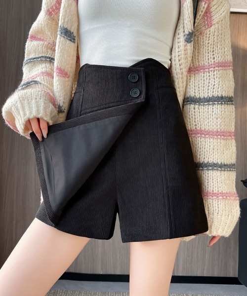 2ly2（トゥーリートゥー）の「楽ちんキレイ！大人のきれいめコーデュロイスカート風ショートパンツ（その他パンツ・レディース・ブラック/ブラウン/ベージュ・FREE）」の2枚目の写真