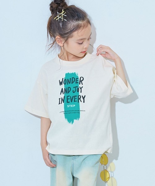 devirock(デビロック)の「綿100% デビラボ BIGシルエット プリント半袖Tシャツ(Tシャツ/カットソー・キッズ・グレー系2/パープル系3/グレー系3/グリーン系1/パープル系2/ブラック系2/ブルー系1/ピンク系1/イエロー系1/オレンジ系1/グレー系1/パープル系1/ブラック系1/ブラック系3/グリーン系2/ブルー系3/ライトグレー系/ホワイト系1/ブラック系5/ホワイト系2/ブルー系2/ブラック系4/グリーン系3/イエロー系・90cm/100cm/110cm/120cm/130cm/140cm/150cm/160cm)」の3枚目の写真