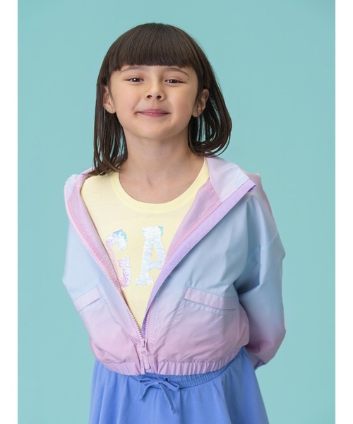 GAP（ギャップ）の「ウィンドブレーカー (キッズ)（ナイロンジャケット・キッズ・ライラック/イエロー/パープル・140cm/130cm/110cm/120cm/150cm/160cm）」の2枚目の写真