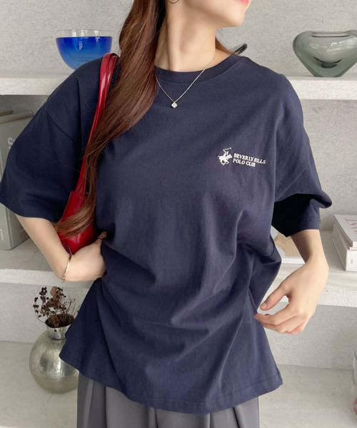 BEVERLY HILLS POLO CLUB(ビバリーヒルズポロクラブ)の「【BEVERLY HILLS POLO CLUB】胸元ロゴ オーバーサイズ Tシャツ(Tシャツ/カットソー・レディース・ブラック/ネイビー/オフホワイト・M/L)」の3枚目の写真
