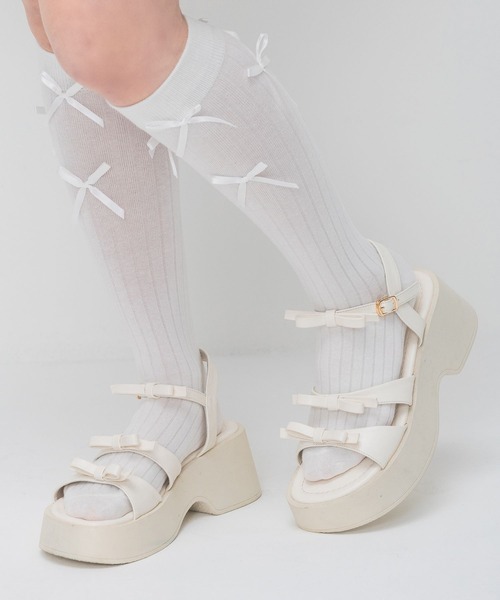 repipi armario(レピピ アルマリオ)の「リボンサンダル(サンダル・キッズ・ブラック/アイボリー・SMALL/MEDIUM/LARGE)」の1枚目の写真
