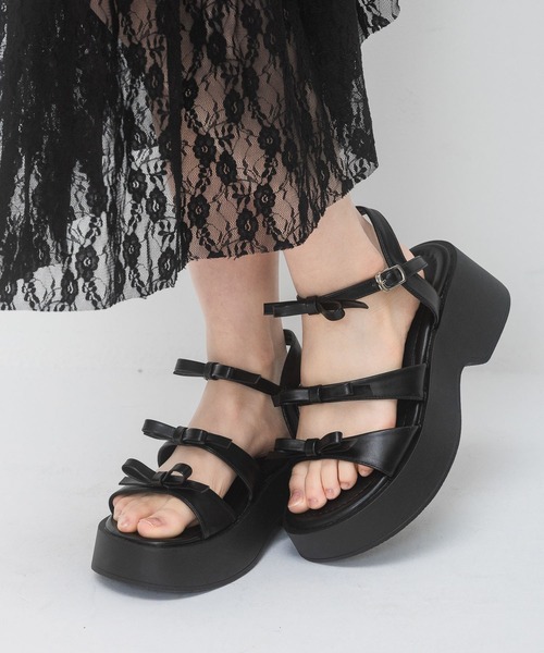 repipi armario(レピピ アルマリオ)の「リボンサンダル(サンダル・キッズ・ブラック/アイボリー・SMALL/MEDIUM/LARGE)」の2枚目の写真