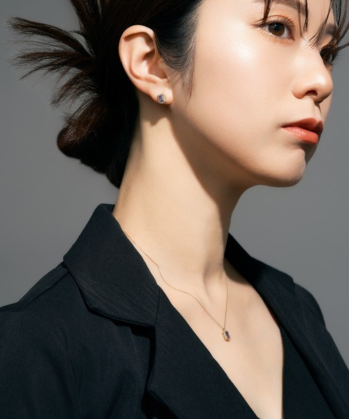 Jewel closet by L&Co.(ジュエルクローゼットバイエルアンドコー)の「K18 ダイヤモンド ヘイロー/取り巻き カラーストーン ピアス 3x5(ピアス(両耳用)・レディース・ネイビー/ロイヤルブルー/クリアブラウン/ワインレッド/モスグリーン/ダークブルー・FREE)」の13枚目の写真