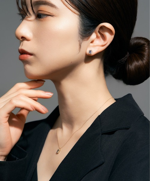 Jewel closet by L&Co.(ジュエルクローゼットバイエルアンドコー)の「K18 ダイヤモンド ヘイロー/取り巻き カラーストーン ピアス 3x5(ピアス(両耳用)・レディース・ネイビー/ロイヤルブルー/クリアブラウン/ワインレッド/モスグリーン/ダークブルー・FREE)」の14枚目の写真