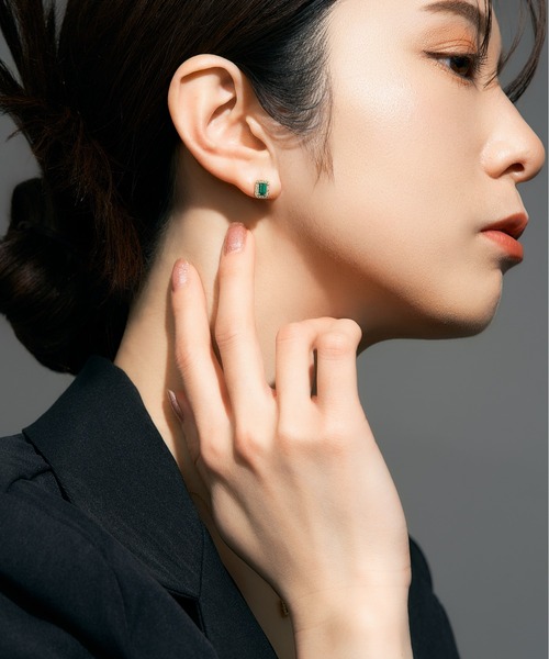 Jewel closet by L&Co.(ジュエルクローゼットバイエルアンドコー)の「K18 ダイヤモンド ヘイロー/取り巻き カラーストーン ピアス 3x5(ピアス(両耳用)・レディース・ネイビー/ロイヤルブルー/クリアブラウン/ワインレッド/モスグリーン/ダークブルー・FREE)」の22枚目の写真