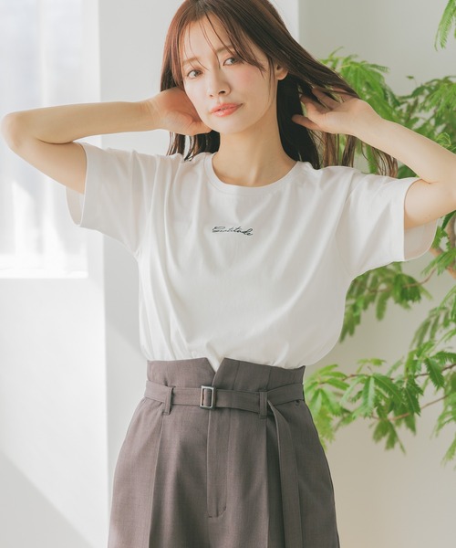 mysty woman（ミスティウーマン）の「ロゴ刺繍Tシャツ  329063（Tシャツ/カットソー・レディース・オフホワイト/チャコールグレー/ブラック・FREE）」の2枚目の写真