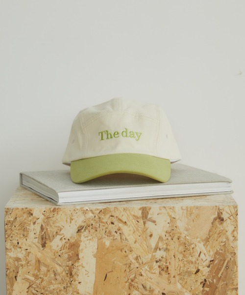 MERLOT（メルロー）の「【The day】バイカラーロゴ刺繍キャップ（キャップ・レディース・ブルー/グリーン・FREE）」の2枚目の写真