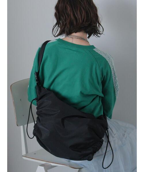 ehka sopo（エヘカソポ）の「シャーリングショルダーバッグ（ハンドバッグ・レディース・ブラック/カーキ/キナリ・F）」の5枚目の写真