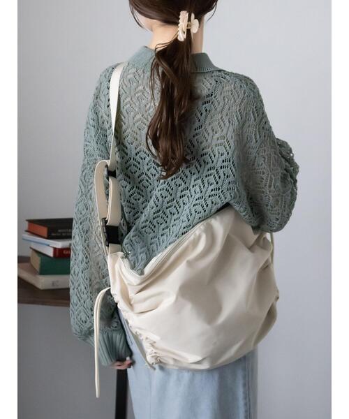 ehka sopo（エヘカソポ）の「シャーリングショルダーバッグ（ハンドバッグ・レディース・ブラック/カーキ/キナリ・F）」の11枚目の写真