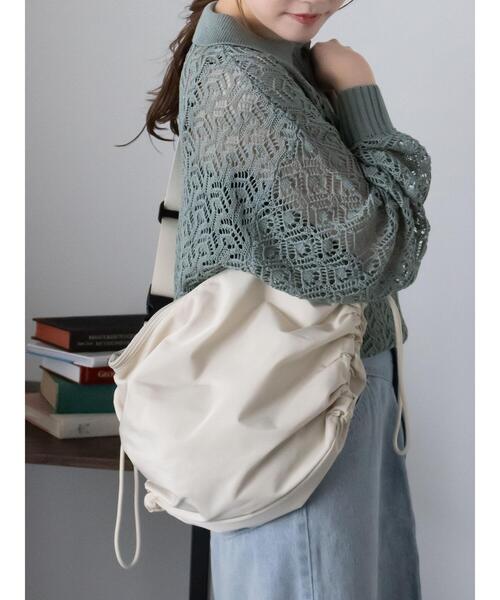 ehka sopo（エヘカソポ）の「シャーリングショルダーバッグ（ハンドバッグ・レディース・ブラック/カーキ/キナリ・F）」の12枚目の写真