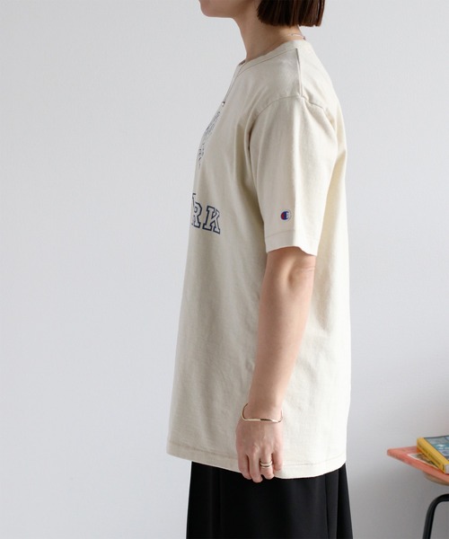 Champion(チャンピオン)の「【champion】SHORT SLEEVE Tee TRACK CLUB(Tシャツ/カットソー・レディース・チャコール/ベージュ・M)」の6枚目の写真