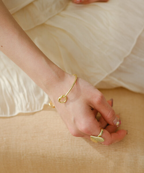 Kastane（カスタネ）の「【fiw.】ハートバングル（バングル/リストバンド・レディース・シルバー/ゴールド・FREE）」の2枚目の写真