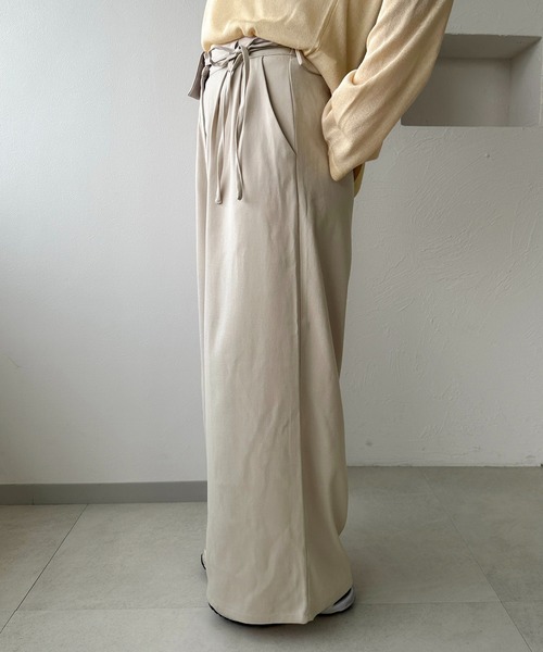 apres jour clair(アプレジュールクレア)の「【apres jour clair】タックワイドウエストリボンデザインパンツ(その他パンツ・レディース・アイボリー/グレー/ベージュ・LARGE/MEDIUM/SMALL)」の7枚目の写真