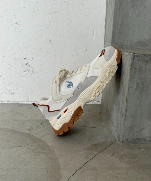 le coq sportif（ルコックスポルティフ）の「【emmi×le coq sportif】LCS BASQUE IV EM（スニーカー・レディース・ホワイト・23cm/23.5cm/24cm/24.5cm/25cm）」の2枚目の写真