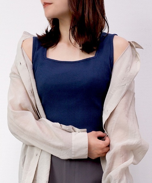 CLOTHY（クロシィ）の「【オールシーズン使える万能インナー♪】テレコ2WAYリブタンクトップ（タンクトップ・レディース・オフホワイト/ブラック/アイボリー/ネイビー/イエロー/モカ/ブラウン/ダークブラウン/レッド/ピンク/オレンジ・MEDIUM/LARGE）」の8枚目の写真