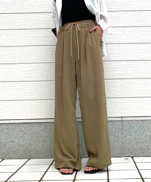 Q（キュー）の「ストライプイージーパンツ（その他パンツ・レディース・ブラウン/アイボリー・MEDIUM）」の2枚目の写真