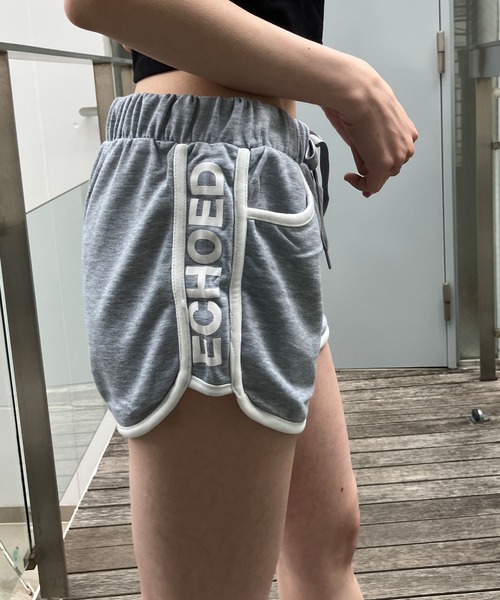 GLAMOROUS JANE（グラマラスジェーン）の「ミニ裏毛サイドロゴ配色パイピングショートパンツ（スウェットパンツ・レディース・ブラック/ミント/杢グレー・M/L）」の6枚目の写真