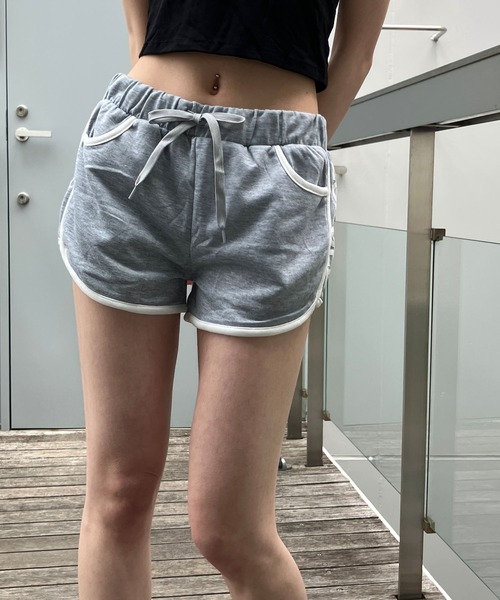 GLAMOROUS JANE（グラマラスジェーン）の「ミニ裏毛サイドロゴ配色パイピングショートパンツ（スウェットパンツ・レディース・ブラック/ミント/杢グレー・M/L）」の7枚目の写真