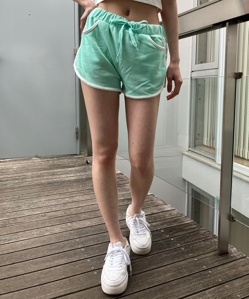 GLAMOROUS JANE（グラマラスジェーン）の「ミニ裏毛サイドロゴ配色パイピングショートパンツ（スウェットパンツ・レディース・ブラック/ミント/杢グレー・M/L）」の16枚目の写真